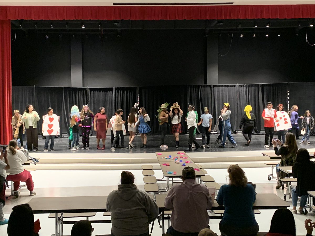 Chris_McCurry29's tweet photo. I want to say Bravo to all the students that were apart of the production of Alice in Wonderland! You were awesome tonight!! I can’t wait for you do next!! https://t.co/0tnUBM8wc1