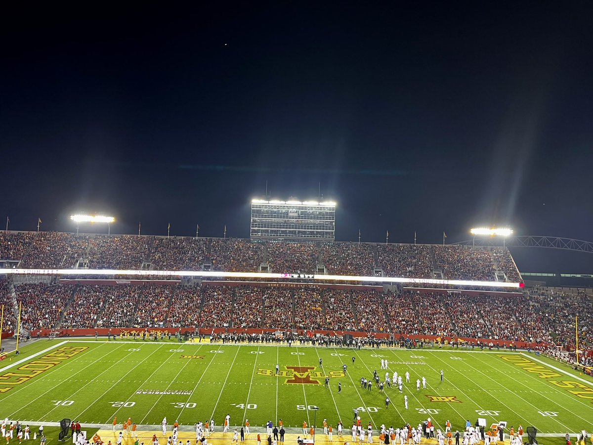 VugtBreckyn's tweet photo. 🤘⬇️ #CyclONEnation #RunLikeHall https://t.co/dH3xBzAwAX