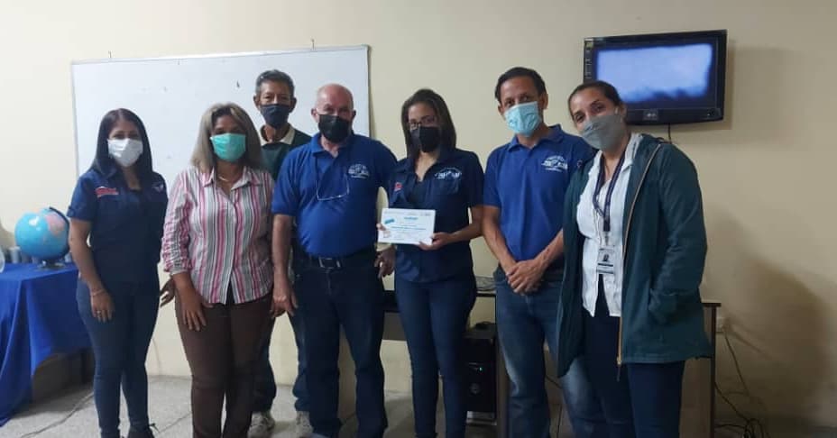 PescalbaOficial's tweet photo. #Pescalba relanzó el programa educativo "Pescalba va a la Escuela", en la Escuela Técnica de Pesca-Cumaná

Alumnos de 3ro. y 6to. grado  recibieron en esta oportunidad la formación, para contribuir con el desarrollo de los niños de la Patria
#VenezuelaComePescado
#LeerIndependiza https://t.co/lVWx30C37t