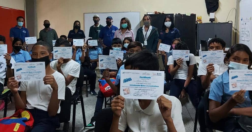 PescalbaOficial's tweet photo. #Pescalba relanzó el programa educativo "Pescalba va a la Escuela", en la Escuela Técnica de Pesca-Cumaná

Alumnos de 3ro. y 6to. grado  recibieron en esta oportunidad la formación, para contribuir con el desarrollo de los niños de la Patria
#VenezuelaComePescado
#LeerIndependiza https://t.co/lVWx30C37t