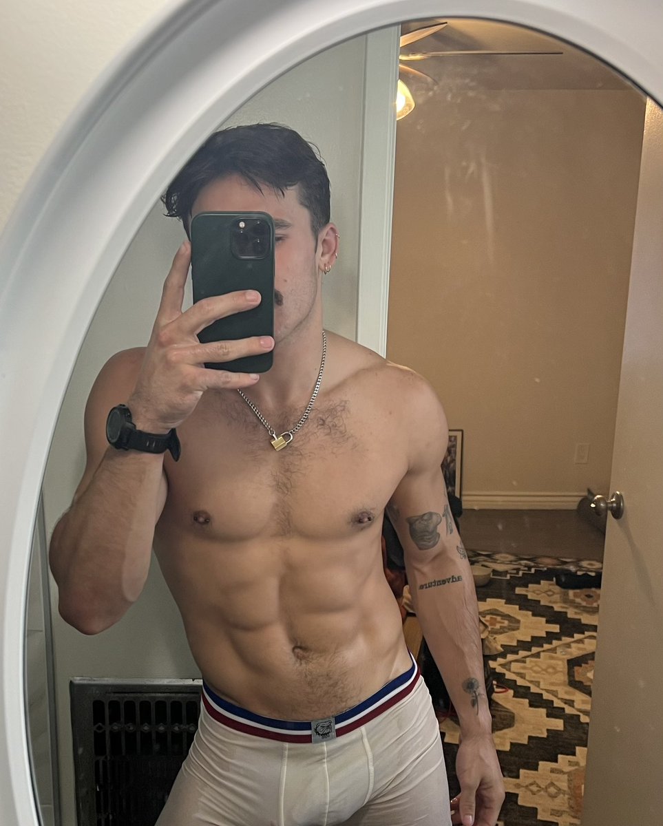 taylordvasek's tweet photo. got a new rug for my room! what do we think? https://t.co/vFiCfPzaOi