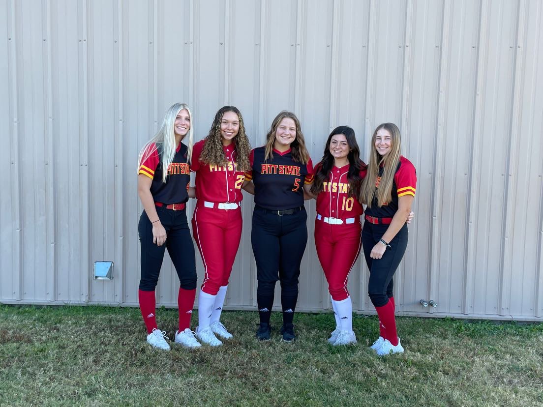 madeline_adelle's tweet photo. ❤️🦍💛 Excited for the Next 4 with y’all! #GOrillas #pittstatesoftball @Gorilla_SFB @CoachFullerPitt @CoachBradF https://t.co/qxobWPZMBN