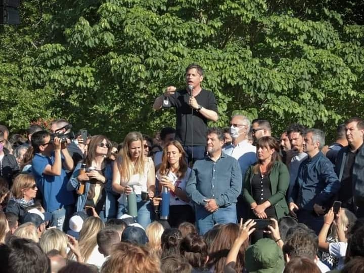 Hermosa tarde en Plaza Islas Malvinas junto a <a href="/kicillofok/">Axel Kicillof</a> y nuestros candidatos y candidatas del #FrenteDeTodos
Un gobernador que defiende los intereses de los y las bonaerenses con convicción y valentía
#SiProvinciadePie 
#SiSalud
#siProducción
#SiTrabajo