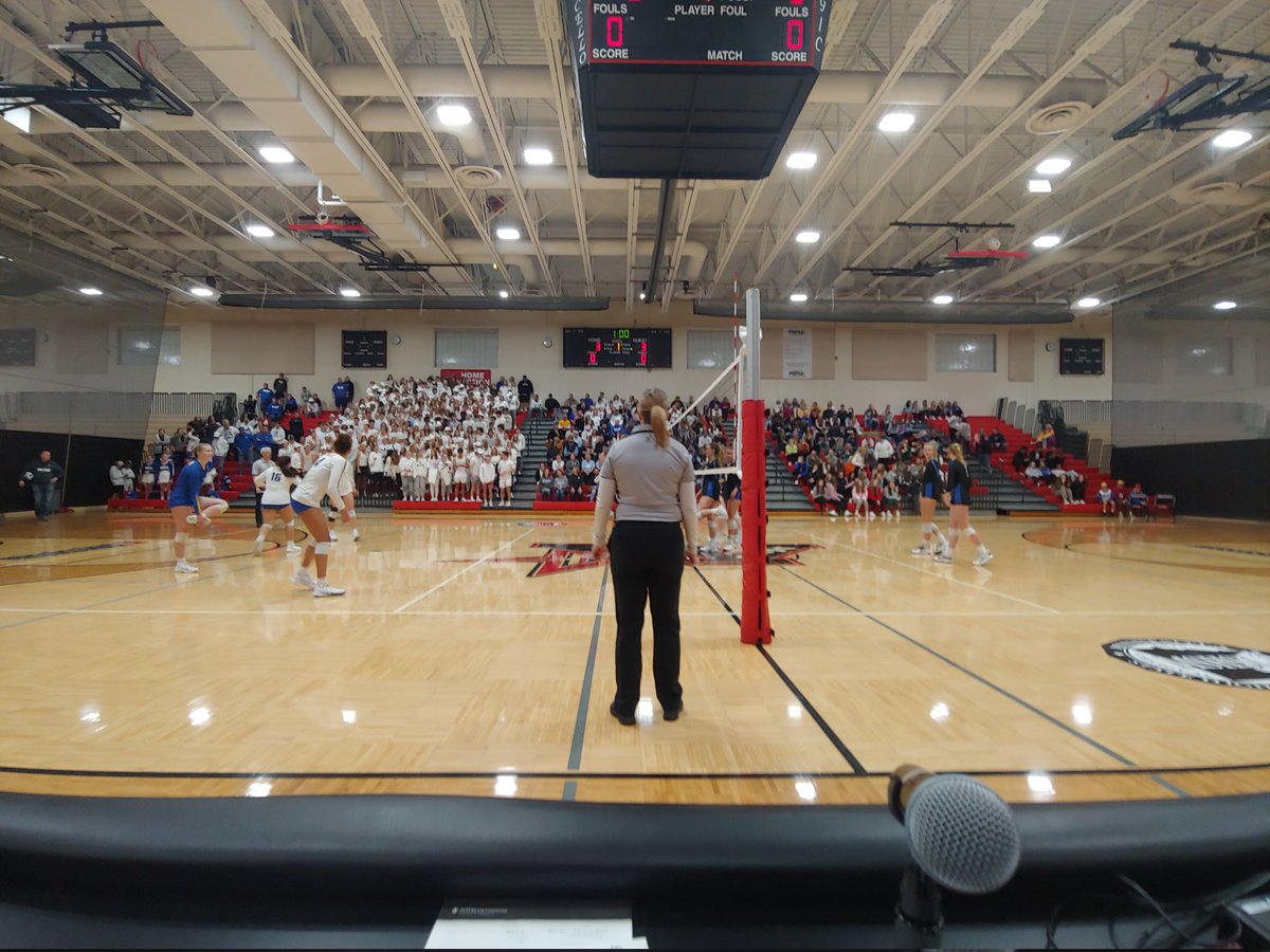dlump5000's tweet image. Calling Section 8AAAA Volleyball Championship match! Rogers Royals vs STMA Knights.  Nothing like the Fieldhouse when it's packed, loud &amp;amp; loud!  @GaryRevenig @CoachGeyen @meganwetter8 #MagicPride