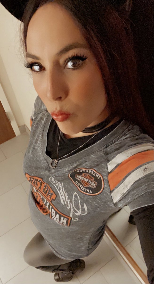 BrandyTurquoise's tweet image. Hot Blooded...#foreigner #inconcert #concertlook #rocknroll