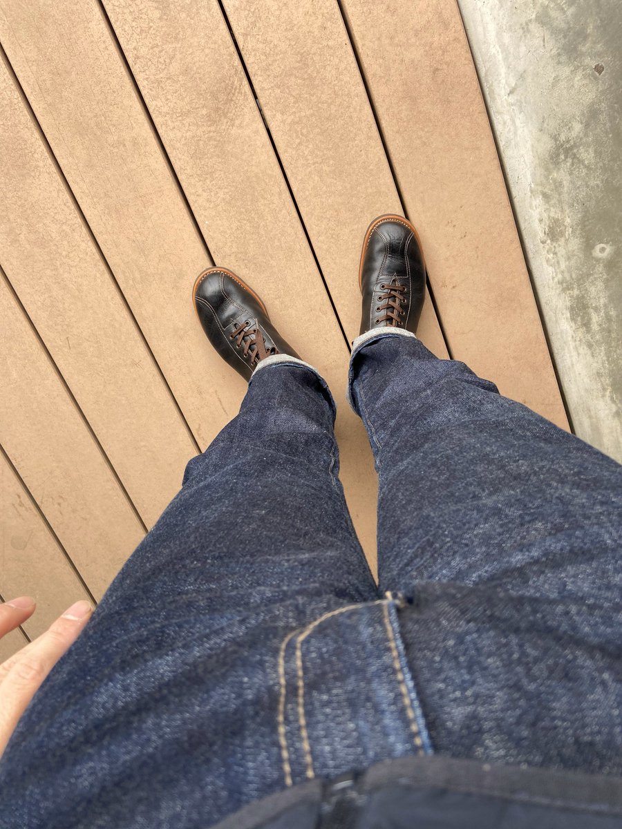 toshi8211_tw's tweet photo. 今日は休日出勤です。
ブラックプレーリーのアウティングブーツ8825で働いてきます!
#レッドウィング #redwing #8825 #outingboot #RoundToe #ユニクロ #UNIQLO #靴 #足元 https://t.co/M8XylGVYpu