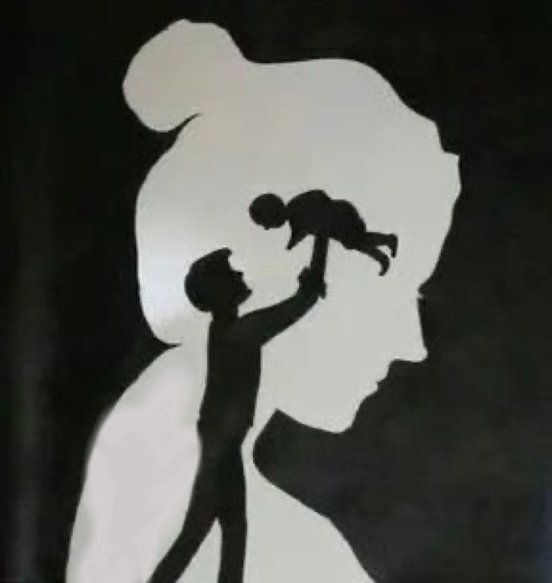 رُزقت بهم سنداً تميل الدنيا ولا يميلون ابداً 
اللهم احفظ لي عائلتي 💙 . .