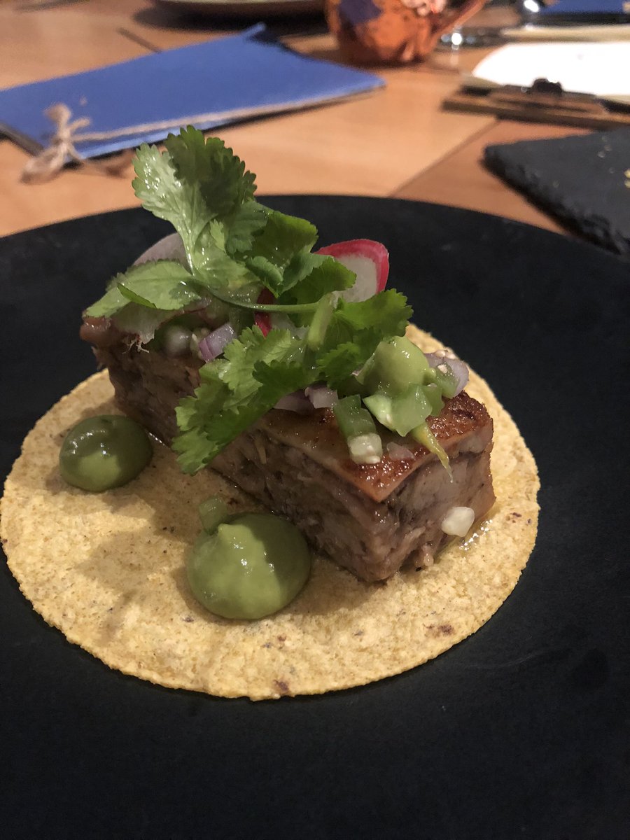 PatiJinich's tweet photo. Taco de lechón @Maiz64DC https://t.co/VTKOzs8hcW