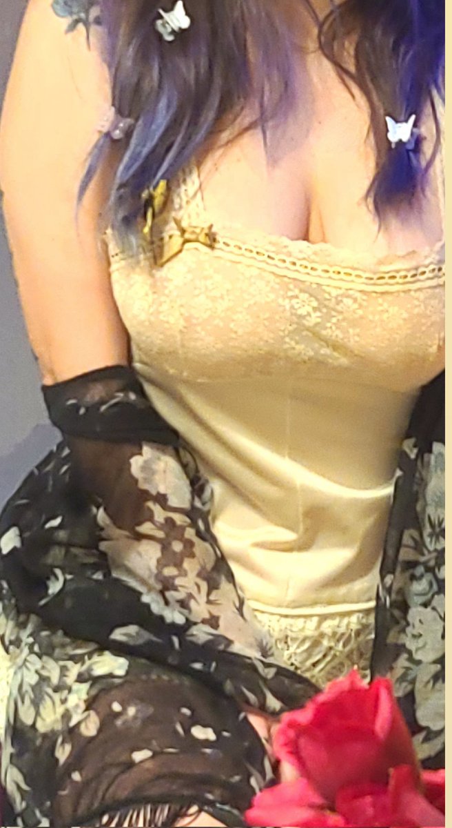 dryadalice's tweet photo. Im fluttering around 
in your heart
I don't make a sound
As I rip you apart

🤎🌿🍂
•dryaddrain•findom•
goddessblessing•cashslave•findommistress•findomdryad•
givetogoddess• https://t.co/GfzUv1pHSq