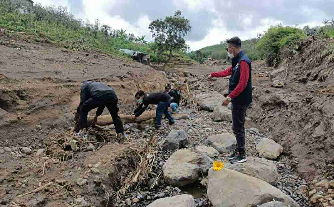 expostnews's tweet photo. Permudah Akses Bantuan, Tim LPM Suramadu Cek Lokasi Pagi Ini https://t.co/VuJms86Ss4 lewat @Expostnews.com https://t.co/io94iHrIdV