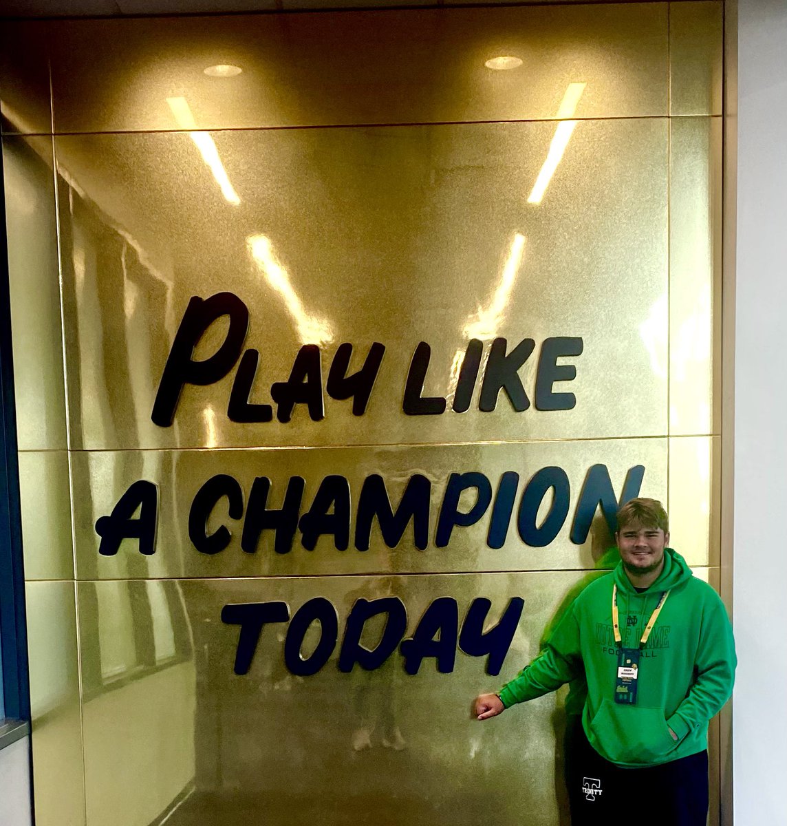 DrewWoodruff4's tweet photo. Had an incredible experience visiting Notre Dame! Huge thanks to all the coaches and staff for having me up! Great win! Beat Navy! #GoIrish @dpeloqu1 @CoachJeffQuinn @aarynkearney @CoachBrianKelly @T_Rees11 https://t.co/vn7RRjtNV4