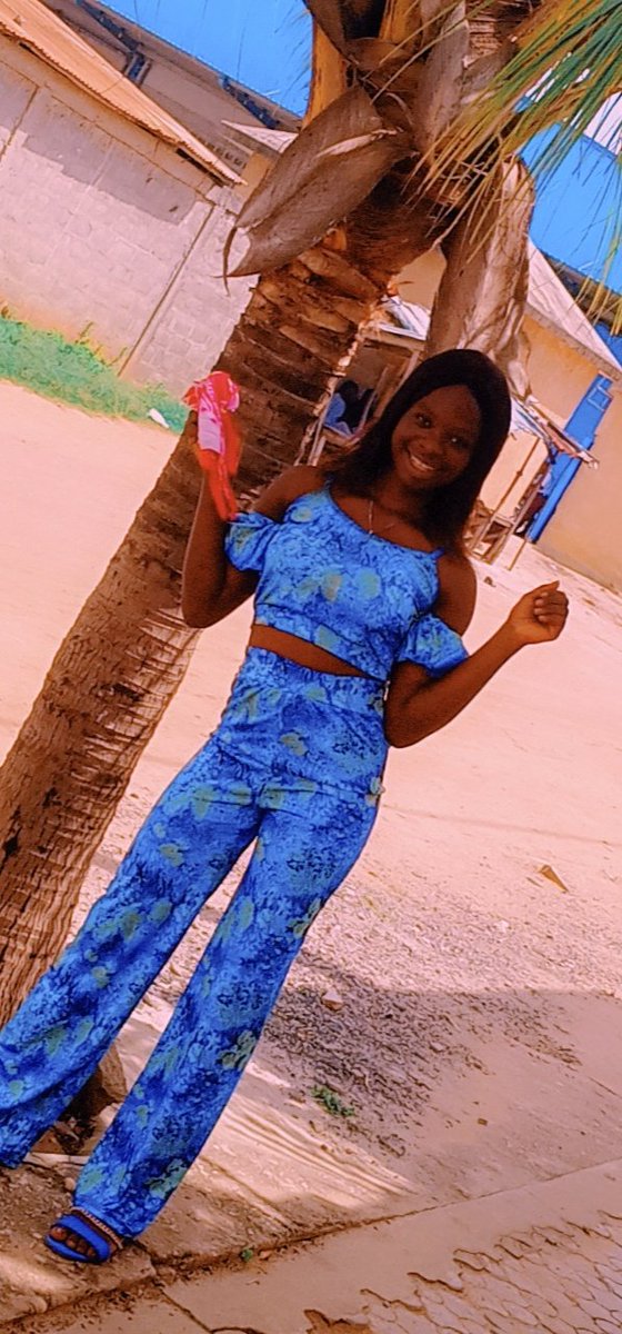 OClems05's tweet image. Me when am trying to smile..... lol 😆🤣😆🤣😹😃