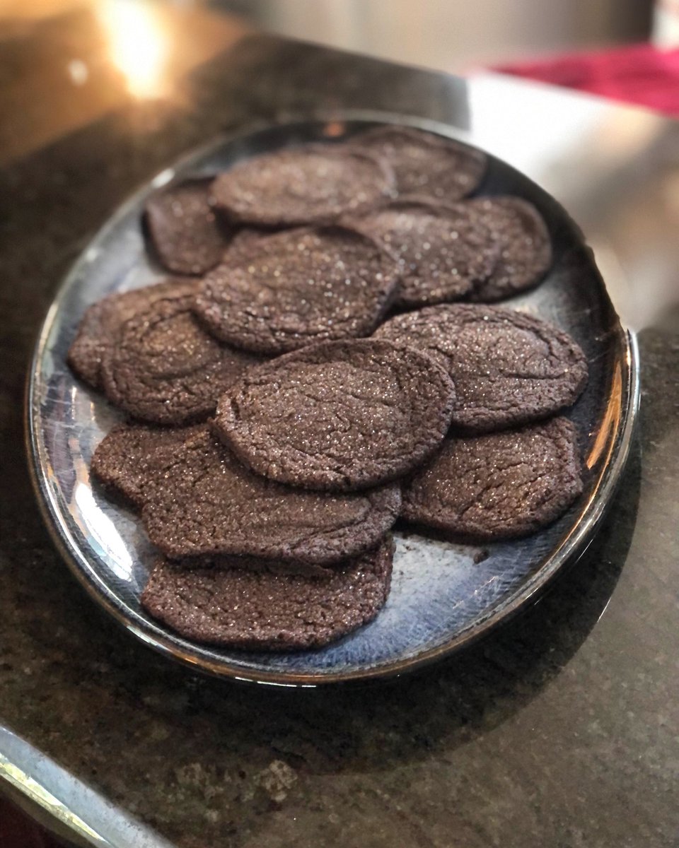 PTopside's tweet photo. Dark Chocolate Cookies
#bakingfromscratch #desserts #dessertsofinstagram #dessertstagram #authorsthatbake #authorswhobake #authorswhocook #amaterchef #amateurbaker #horrorchef #horrorauthorsofinstagram #petertopsidebakes #preternatural #preternaturalevolution https://t.co/9hhQu5yIpl