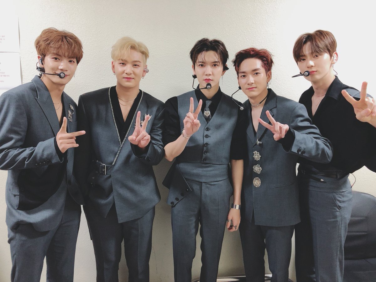 NUESTILOTWT's tweet photo. Time for #NCTYsOrigin nos dijeron por ahí, pipiseados llegamos hoy porque nosotros somos unos fans que seguro lloraran toda la noche hasta que nos deshidratemos de la emoción, #NCTYinSeoul es realidad y todos deben venir a verlos porque será iconico!

— 𝔎nighs ★ #𝐍USTYLE! https://t.co/s2uCOGPLH8