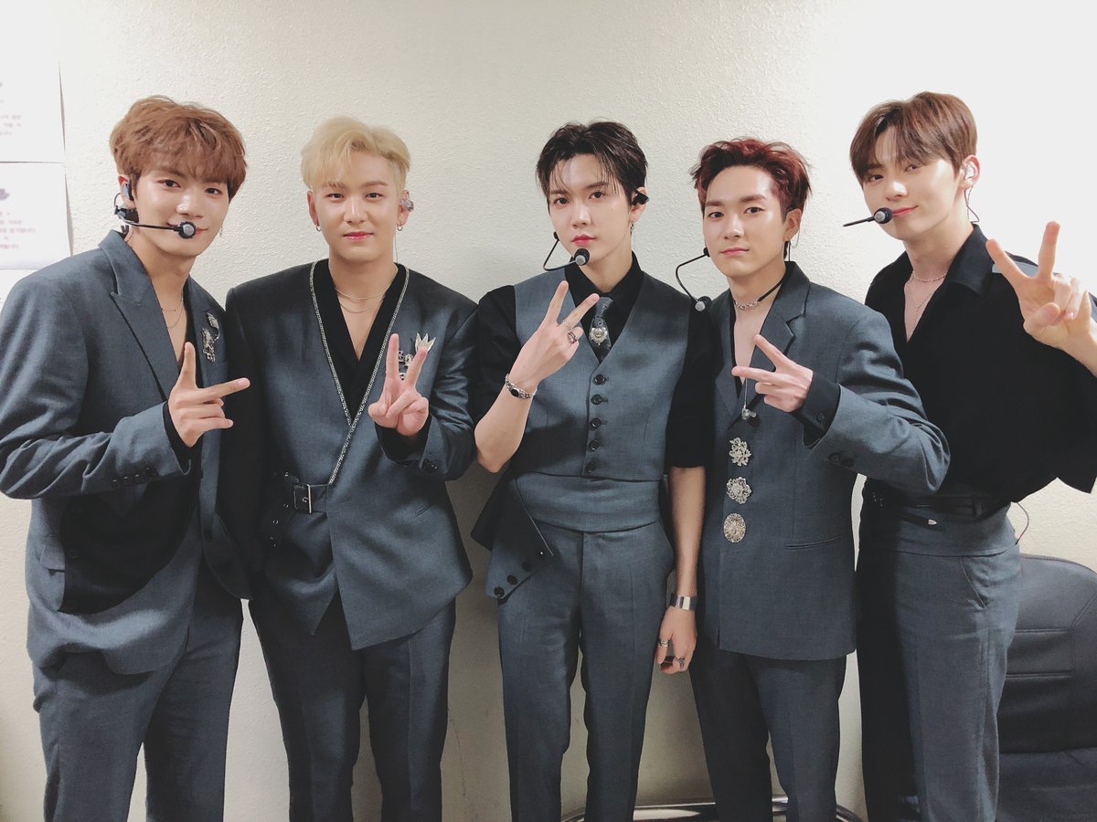 NUESTILOTWT's tweet photo. Time for #NCTYsOrigin nos dijeron por ahí, pipiseados llegamos hoy porque nosotros somos unos fans que seguro lloraran toda la noche hasta que nos deshidratemos de la emoción, #NCTYinSeoul es realidad y todos deben venir a verlos porque será iconico!

— 𝔎nighs ★ #𝐍USTYLE! https://t.co/s2uCOGPLH8