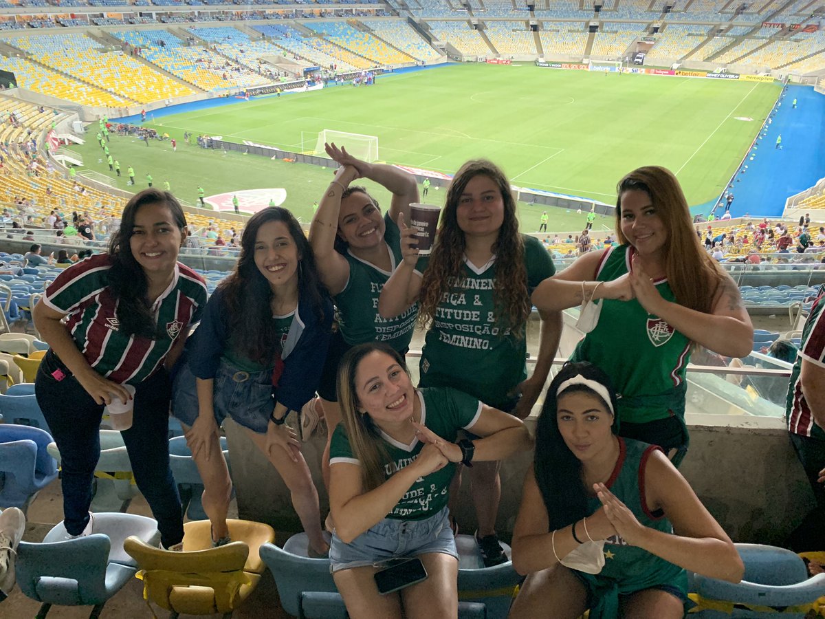 femininotff's tweet photo. Fluminense x Sport. 06/11 🤜🏼🤚🏿

O tigre vira até um gatinho fenix.

#Fluminense #ForcaFlu https://t.co/fjVSS2D04Y