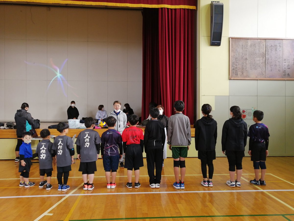 ZEprojects's tweet photo. 本日のZERO'Z
ジュニアが増えてる‼️🤖
大会デビューは間近ですが人間力が育つのはこれからです🌱
#ZEROZ(ZERO'Z)
#バレーボール https://t.co/QPqxQDxfrg