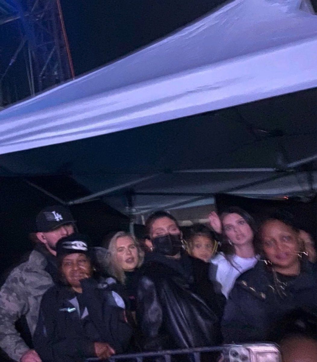 bitch_rights's tweet photo. just found out that kylie jenner had STORMI at astroworld last night..imagine putting your toddler in an environment like that. people full on dying feet from her https://t.co/v6zsQwayiq