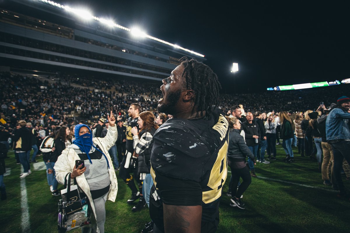 BoilerFootball's tweet photo. The best game. 
The best fans. 
The best everything. 

𝐁𝐎𝐈𝐋𝐄𝐑 𝐀𝐋𝐋 𝐓𝐇𝐄 𝐖𝐀𝐘 𝐔𝐏. https://t.co/wboypBC3OJ