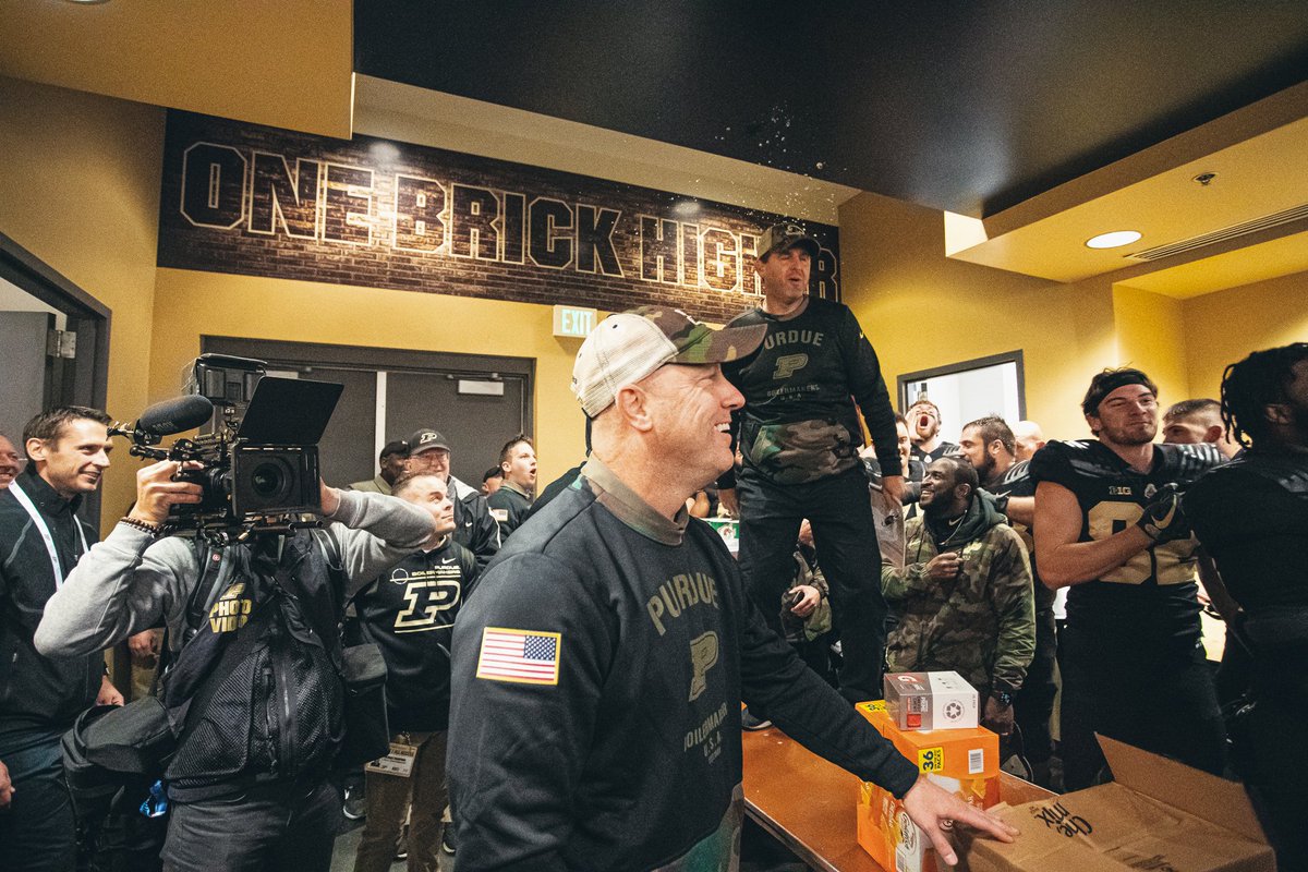 BoilerFootball's tweet photo. The best game. 
The best fans. 
The best everything. 

𝐁𝐎𝐈𝐋𝐄𝐑 𝐀𝐋𝐋 𝐓𝐇𝐄 𝐖𝐀𝐘 𝐔𝐏. https://t.co/wboypBC3OJ