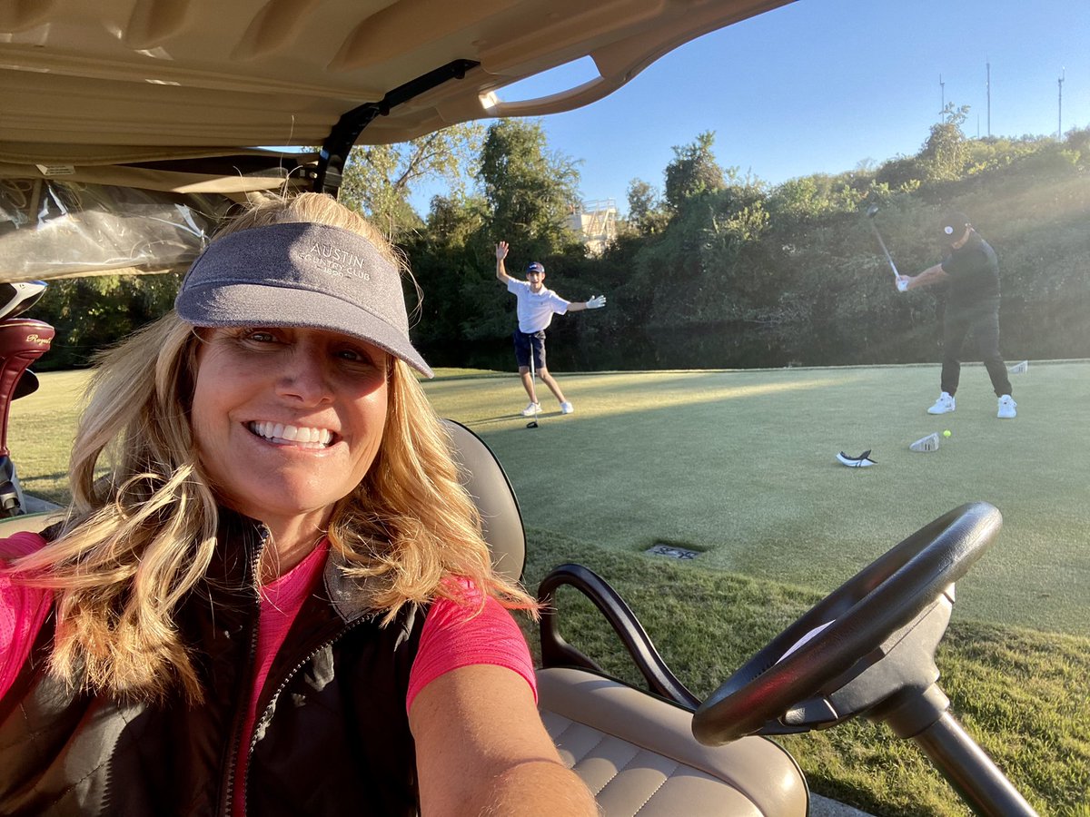 MindyCarr1's tweet photo. Magical day in the ATX! #girlswhogolf #atxgolf #GrowTheGame #golf #atx https://t.co/DkQZjuH0nN