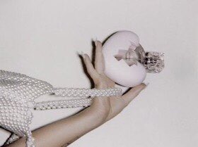 cloudypositions's tweet photo. Ariana>> #ArianaGrande https://t.co/VtnIu8fYrs