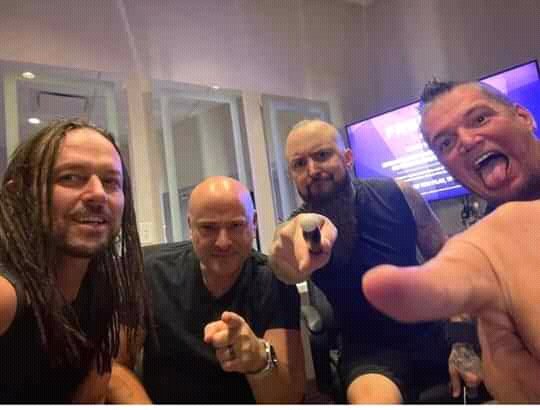 ronaldcantosm's tweet photo. They're back ๐
#Distrubed https://t.co/q7iZxusJS3