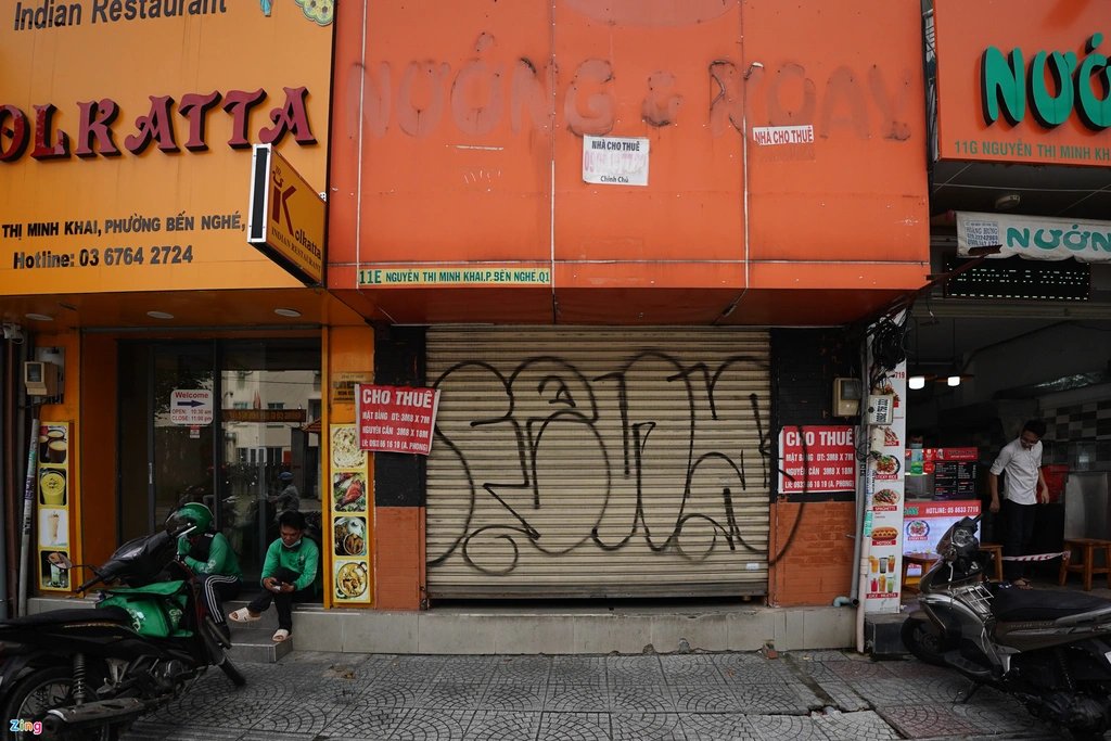 MarcusJunno's tweet photo. The gloomy picture of the restaurant in Ho Chi Minh City after opening
While pubs and sidewalk eateries in Ho Chi Minh City are bustling with customers, many restaurants are sluggish. Even many places have not yet opened or announced the transfer of stores. https://t.co/NTquj6haDQ