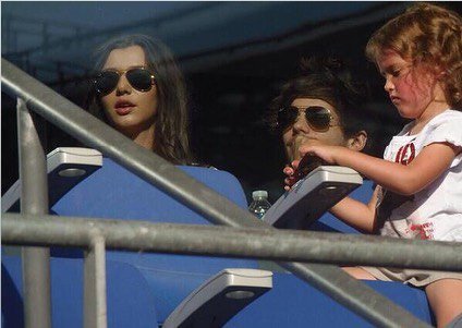 eleanorthinker's tweet photo. Eleanor, Louis and Niall watching McBusted performance in 2014. https://t.co/4VgSya4SbQ