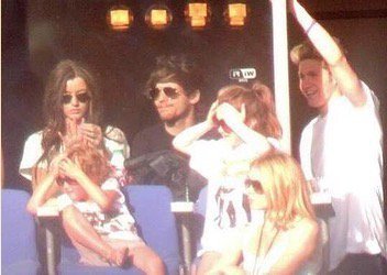 eleanorthinker's tweet photo. Eleanor, Louis and Niall watching McBusted performance in 2014. https://t.co/4VgSya4SbQ