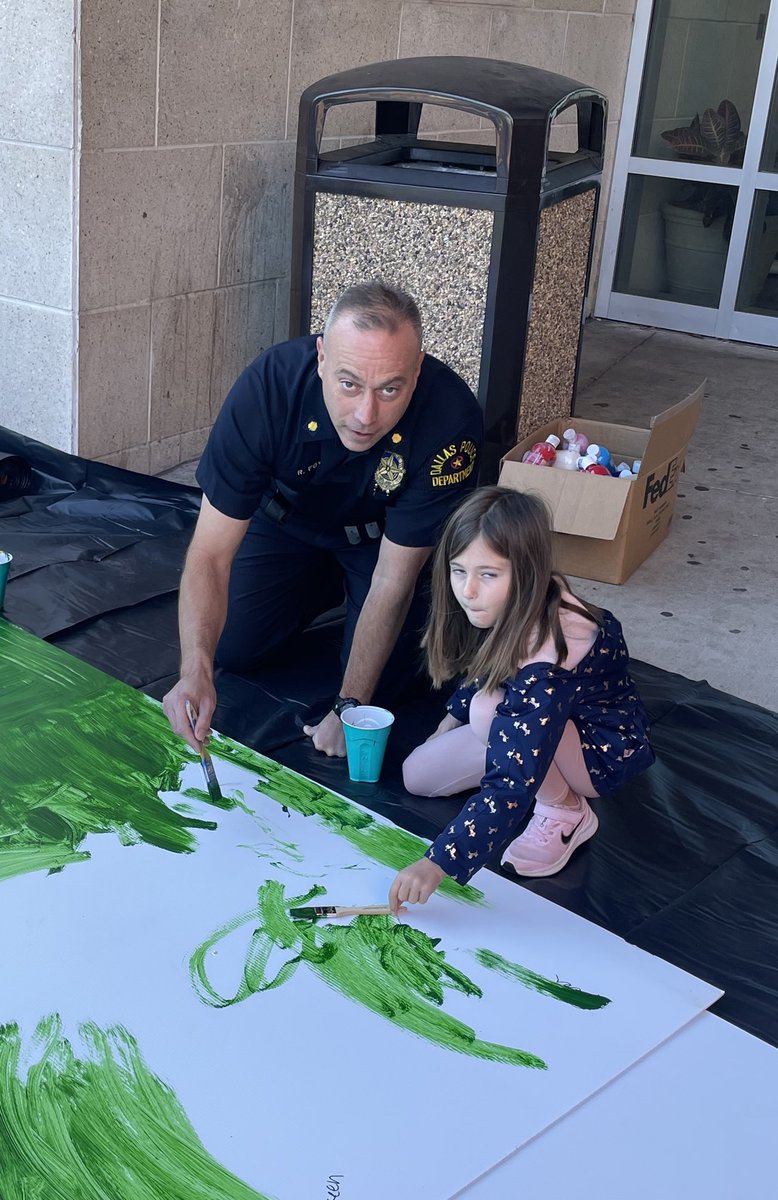 LeroyQuigg's tweet photo. #CommunityEngagement Paint By Numbers with youth in the community at Hampton-Illinois @dallaslibrary Thank you to all who came out today and helped make this event fun for all #SaturdayFun @teamthomas2015 @DPDGangUnit @DPDSWNPO @DPDCA @Michelara @DPDMunoz @WJWest233 https://t.co/X2ajyr9Whh