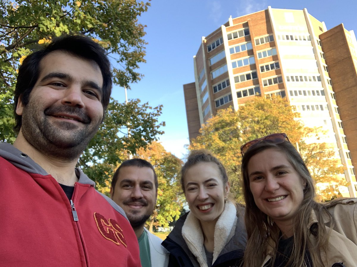 New York da küçük yermiş.