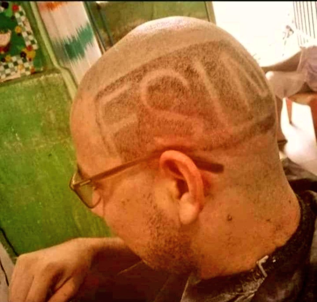- LEY ELECTORAL: El día de las votaciones se prohibe 🚫 portar artículos de propaganda política como: botones, gorras, camisetas, pañoletas...

- Yo: