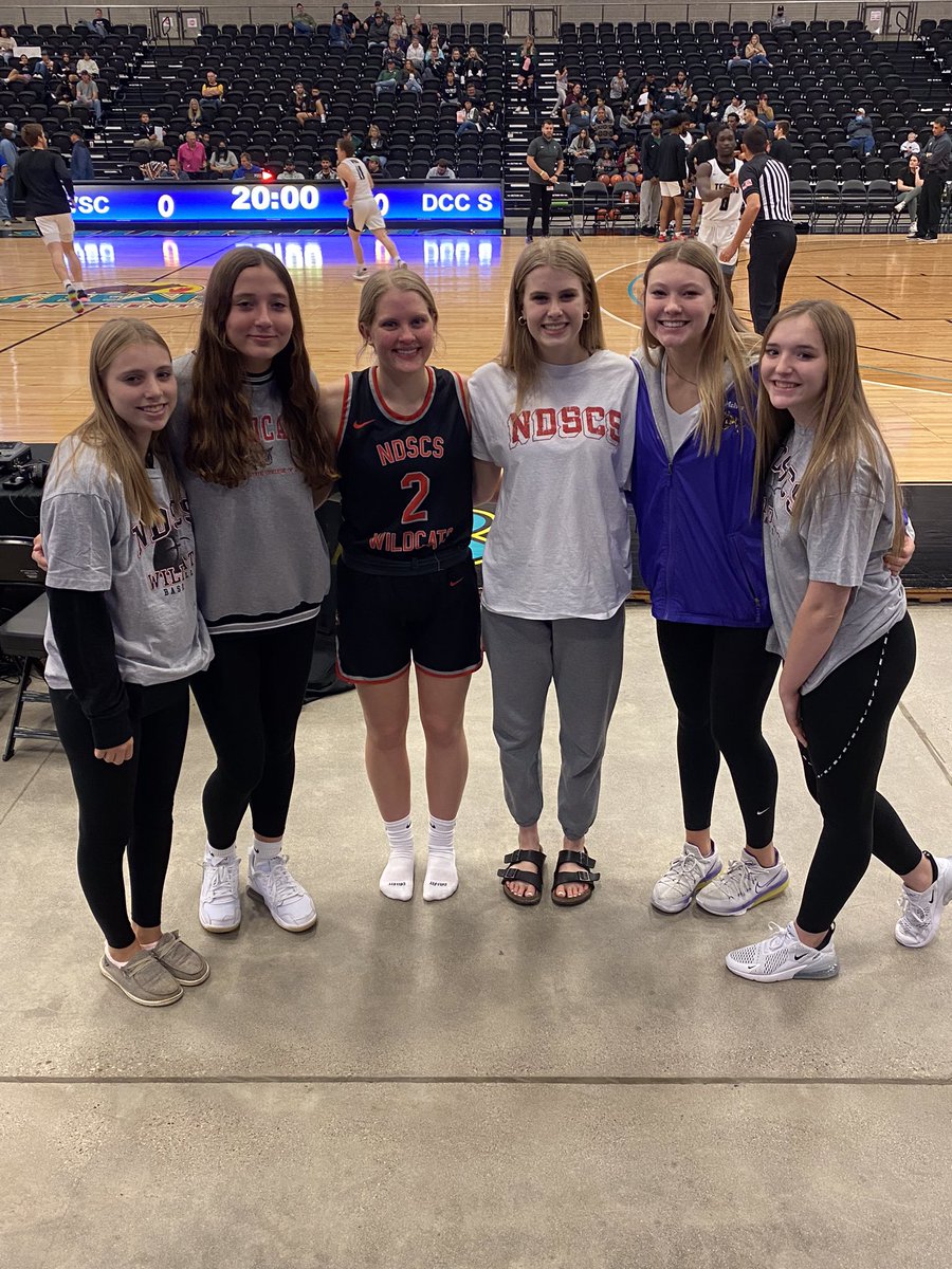 Had a fun time gettin to see <a href="/NadiaPost1/">Nadia Post</a> at <a href="/4BearsCasino/">4 Bears Casino</a> . <a href="/ndscswbball/">NDSCS Women’s Basketball</a> made the championship tomorrow! #gocats