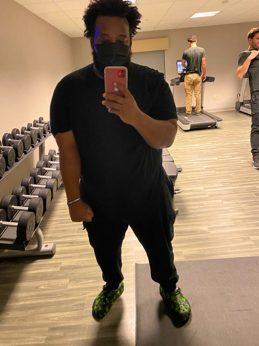 PoemsNPatron's tweet photo. Day 26… left my gym sneakers back in jersey 🤦🏿‍♂️

#LessRound https://t.co/4XtHQxxzGO
