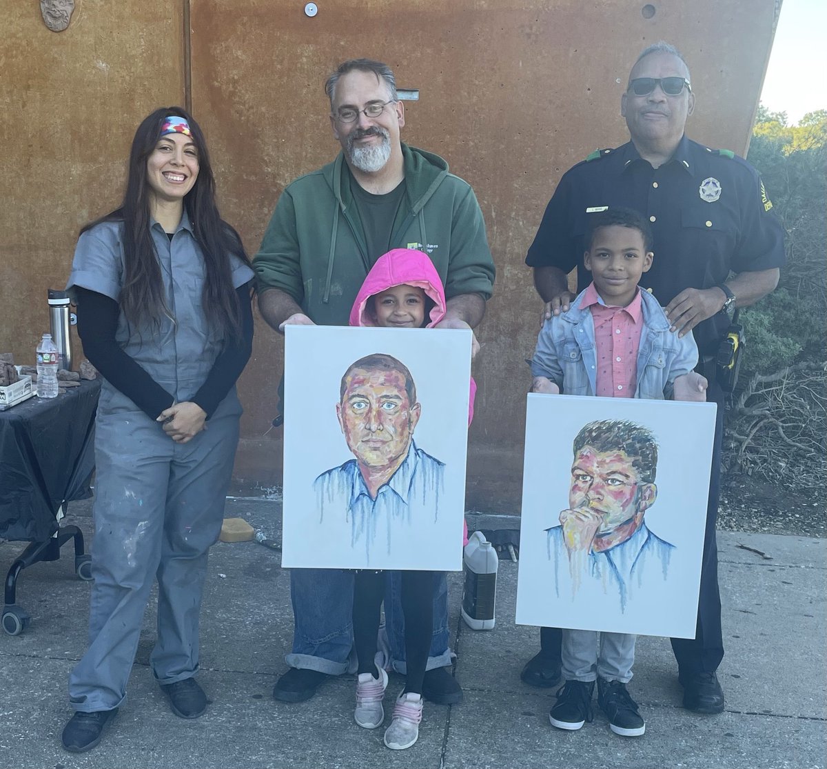 LeroyQuigg's tweet photo. #TogetherWeCan Community Mural Paint Out in honor of @DallasPD fallen @DPDGangUnit officers Patrick Metzler and Norman Smith was a big success today  @dallasculture @teamthomas2015 @TraderJoesList @DPDCA @dallaslibrary @WJWest233 @DPDSWNPO @DPDMunoz #NeverForget https://t.co/vSTApwTzpF