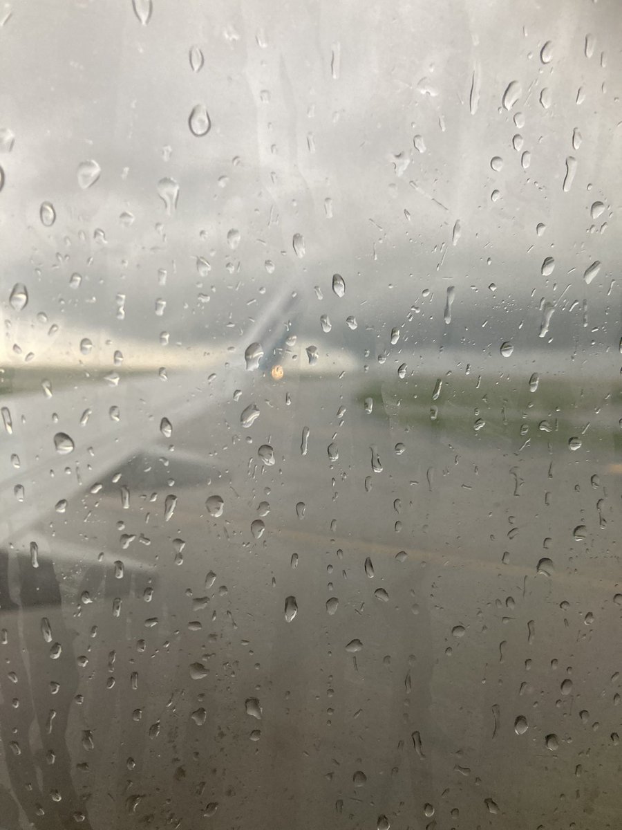 iambriangroot's tweet photo. @bruce_arthur 45 mins ago on tarmac. https://t.co/rA1KAhMuEk