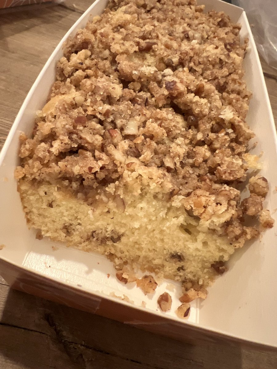 patisouzapaludo's tweet image. We have the sweetest neighbors! At least once a week we get some type of bread, cake or cookie homemade for us! I avoid gluten and sugar but when someone makes me something I am all about it 😑😋 #gingercookies #pecanbread