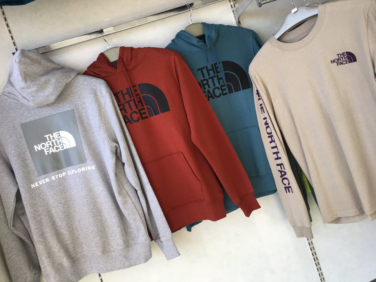 v_young_v's tweet photo. 今日は、快晴ですね。#northface #ノースフェイス の長袖Tシャツ、パーカーが入荷してます。シンプルなデザインでコーデしやすいですよ！
#young ＃ヤング #都城 #宮崎 ＃ストリートファッション ＃セレクトショップ #sunyoung #サンヤング https://t.co/a6zohnqAse