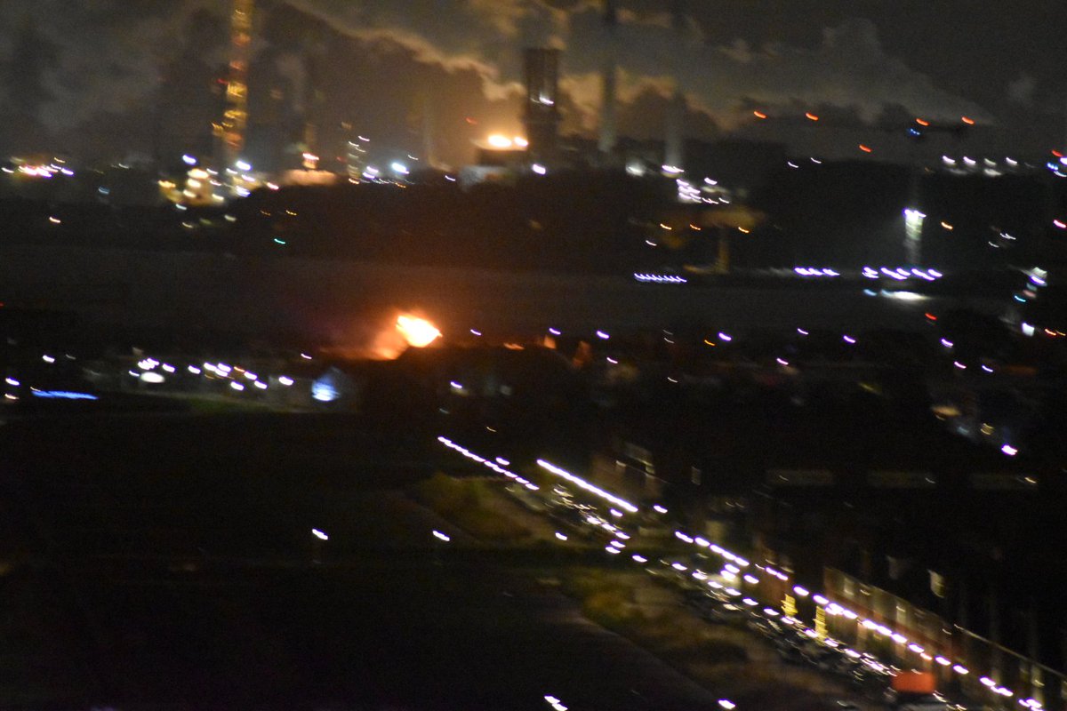 WST62's tweet photo. @flashphotoNL Vanuit Maassluis West ook goed te zien. https://t.co/iMMLfFKh05