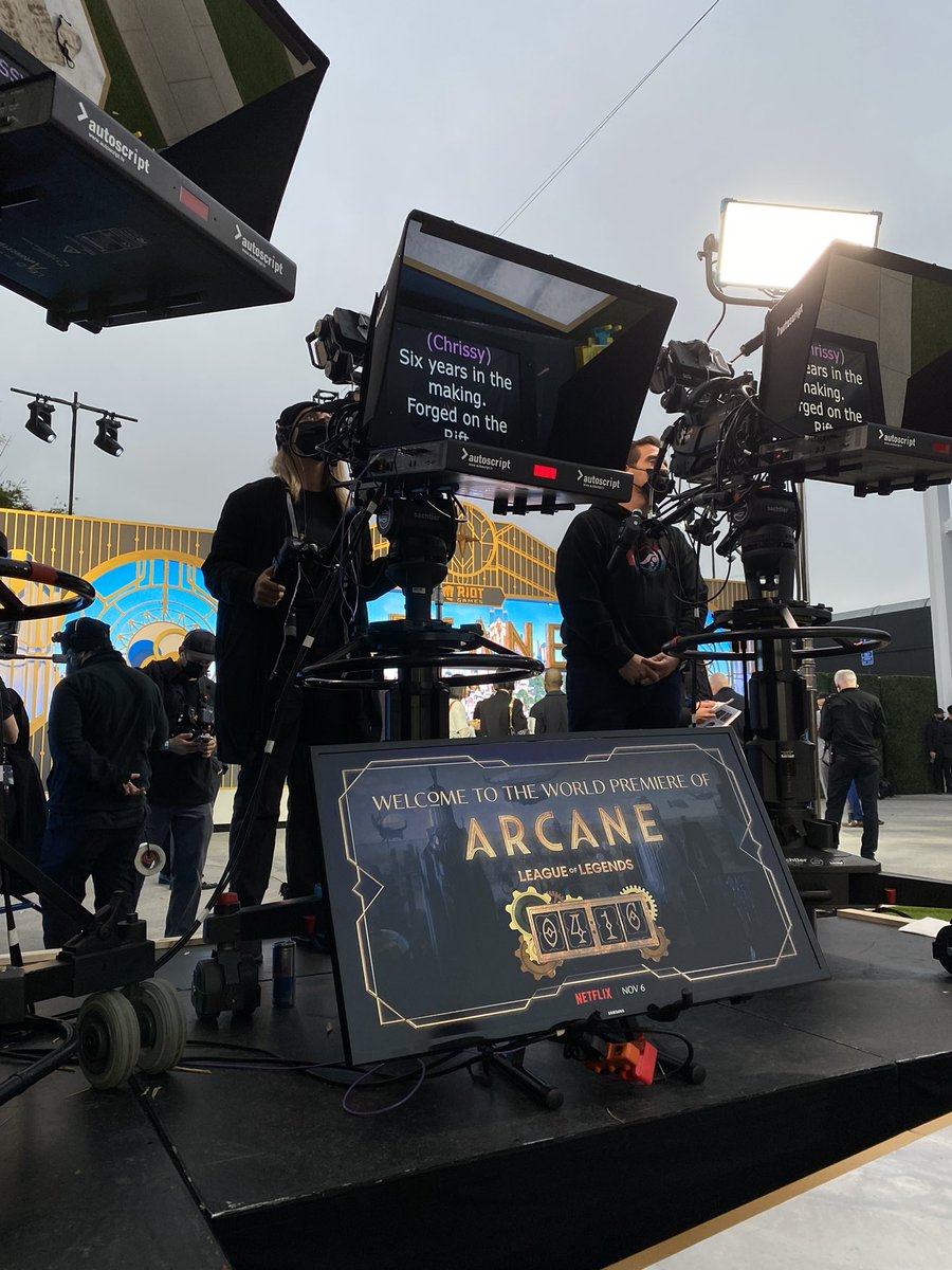 riotgames's tweet photo. Shhhh we’re sneaking you into the #Arcane premiere. 👀 Follow this thread for your inside peek of the @arcaneshow live event. 📸 https://t.co/WmPFMPqSIv