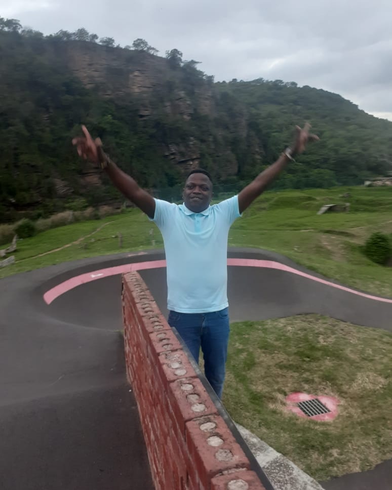 MsajeroRSA's tweet photo. Warm welcome aboard the colossal Sunday edition of #Musotherapy - "Your Different Weekend Radio Template" right here here on KZN's Durban-based ceritfied supreme community radio station @izwi98fm. It's on until 06H00 this morning https://t.co/EdTd3vO6Tg