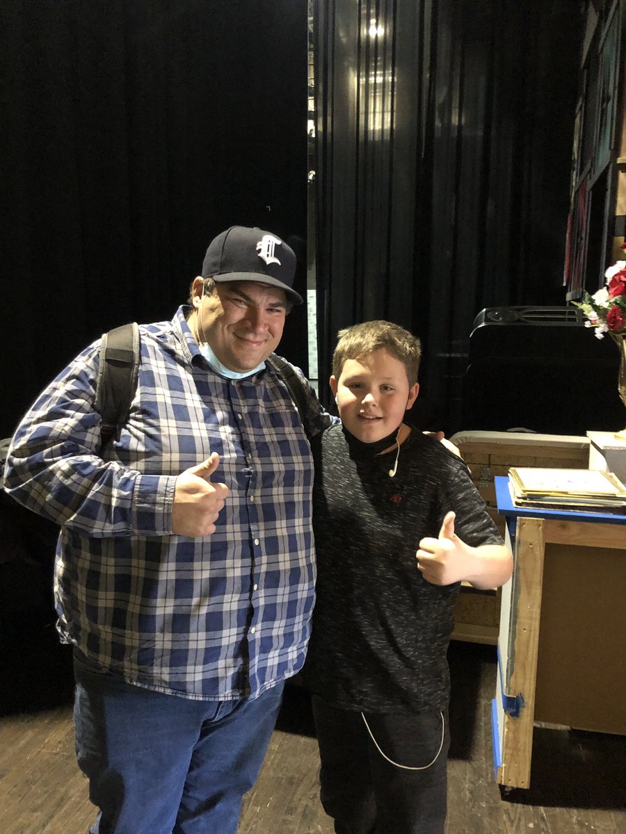MichaelBarra's tweet photo. Always great to have family in the house. So thankful they drove down from CT to visit the Bronx at @axelrodarts. Plus, Mama Barra brought her home cooking for everyone. #abronxtalethemusical #axelrodarts #abronxtale #newjersey #famiglia https://t.co/MXDkTBxcaQ
