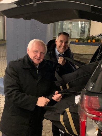 It's truly a team effort to pull off a homestand away from your home arena.

Just ask the Assistant General Manager of the <a href="/MapleLeafs/">Toronto Maple Leafs</a>, Laurence Gilman and President of Deacon Sports, Glenn Stanford as they are on laundry duty this weekend. 👀

#RANTnROAR