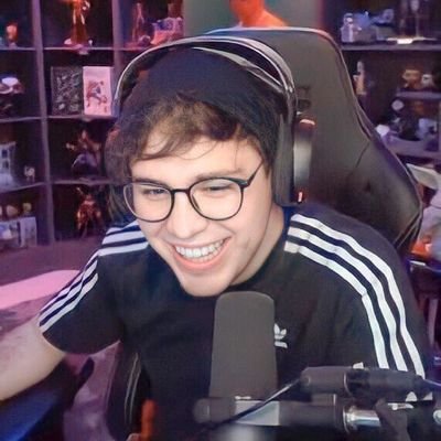 Noodlee_e's tweet photo. La palabra "orgullo" no llena lo que siento por este hombre, ya en dos años se ha vuelto en un pilar muy importante para mí, solo puedo agradecer por verlo crecer y llegar hasta donde está en estos momentos, ojala la vida me lo siga permitiendo y el siga llegando aún más arriba<3 https://t.co/deddw78OH6