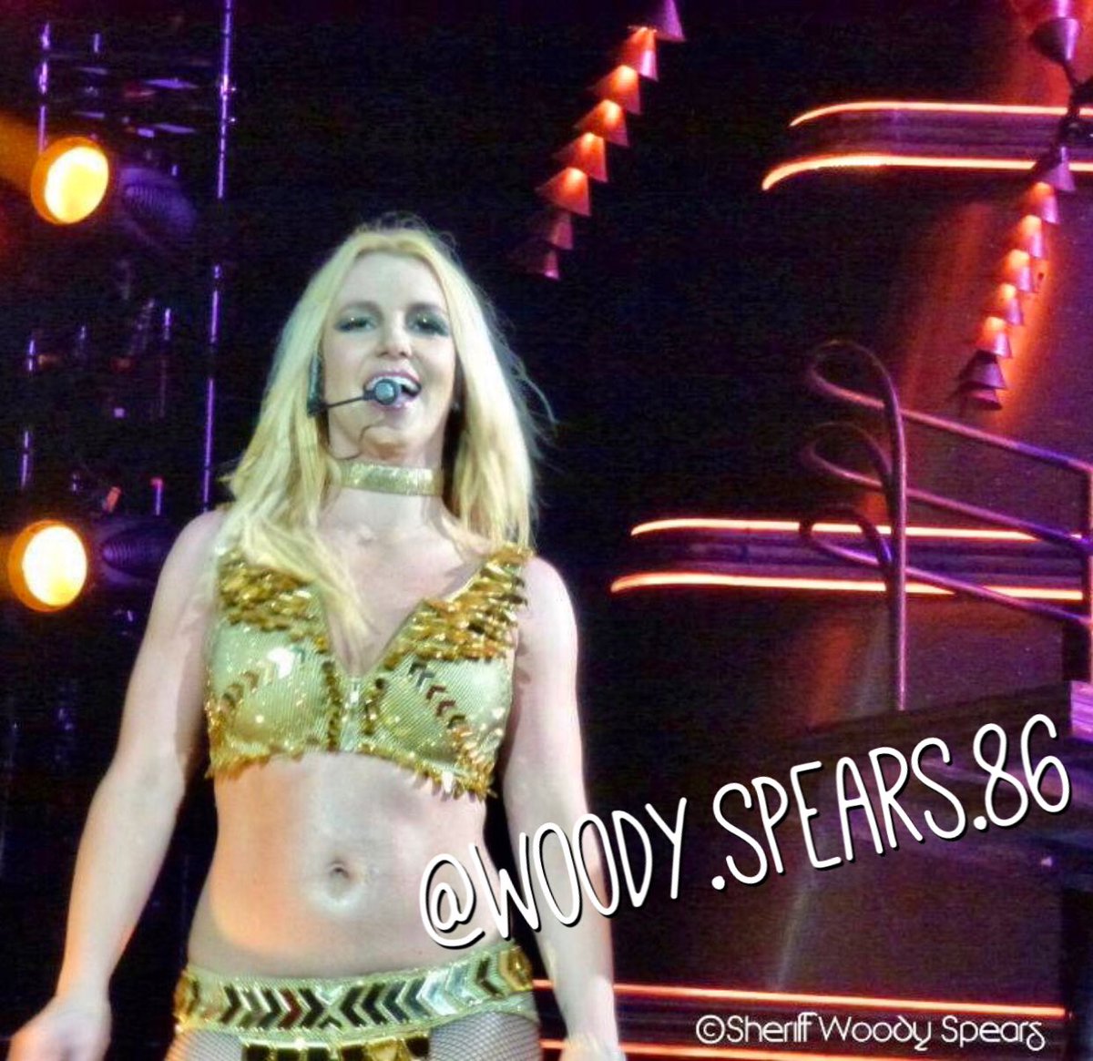 Angelus_78's tweet photo. @britneyspears #memories #britneyspearsaroundtheworld #BritneySpears #femmefataletour LONDON.2011 @Angelus_78 https://t.co/gWssF17xsr