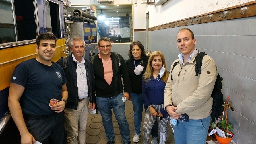 BomberosBoca's tweet photo. Este viernes nos visitaron Bomberos de Poitou, Francia 🇫🇷 quienes recorrieron nuestra institución y se les obsequiaron presentes para que puedan llevarse a su cuartel. 🚒
Ellos eran: 
Lieutenant colonel Michel GENTILLEAU 👨🏼‍🚒
Commandant Anthony GONDOUIN👨🏼‍🚒
Capitaine Matéo SOUCHAUD👨🏼‍🚒 https://t.co/6corYCT4Nq