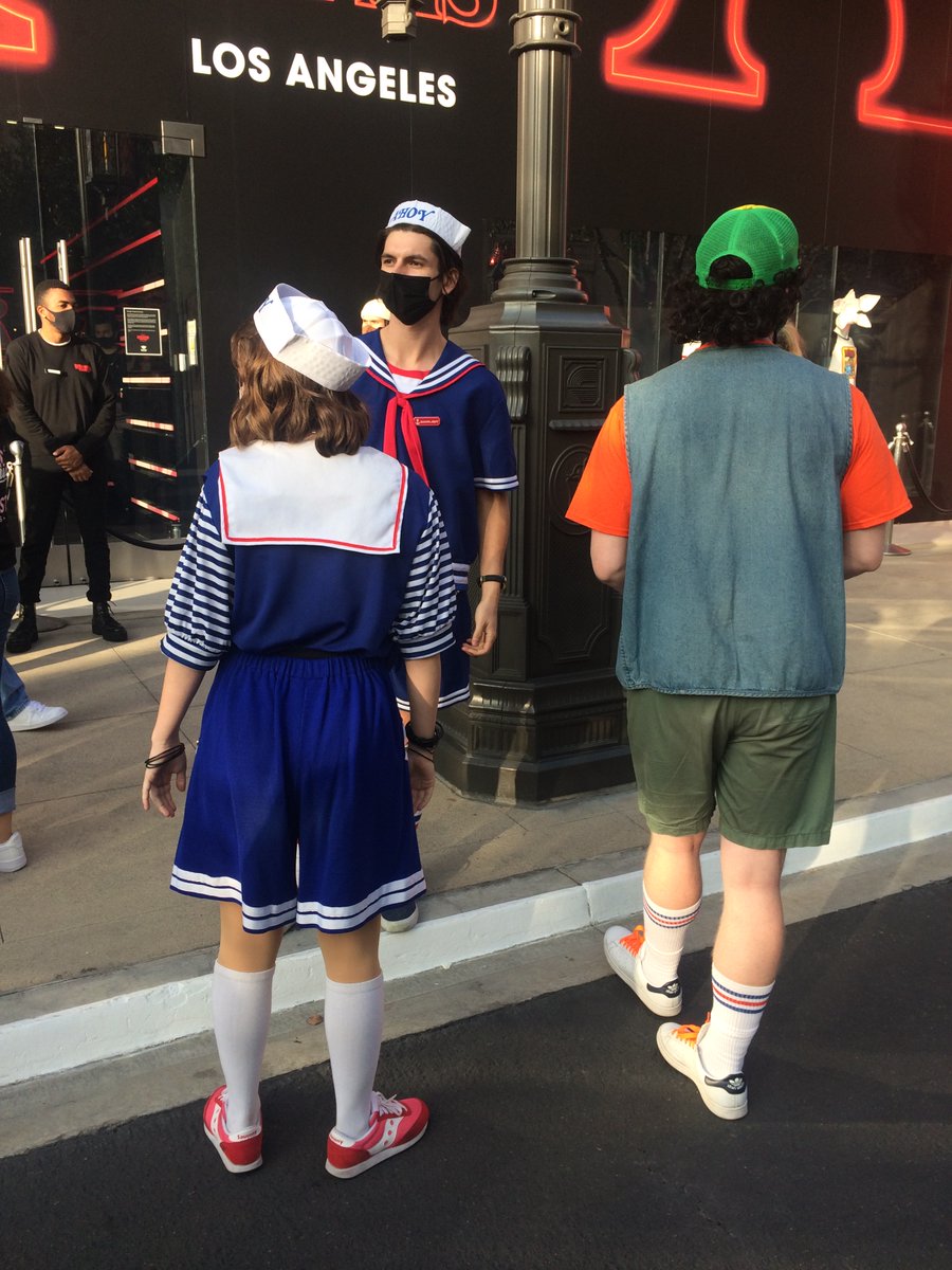 JoannaDeVoe's tweet photo. #StrangerThingsDay #StrangerThingsPopUp

I met Steve!!! 🤩🍦 https://t.co/QZxTze3DPS