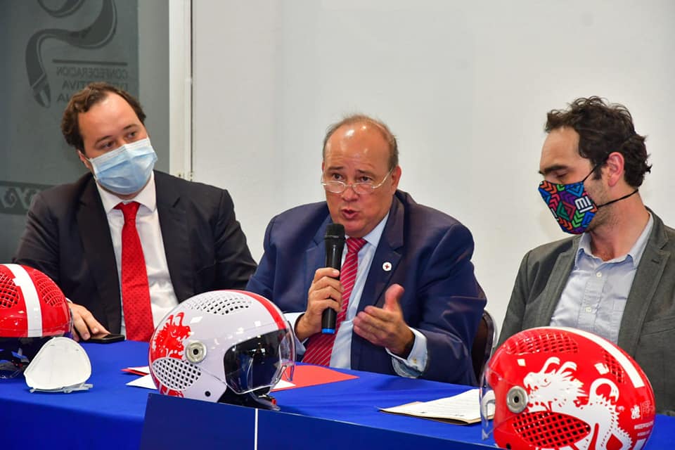 ANASeguros's tweet photo. Usemos un casco certificado que nos proteja en cada uno de nuestros viajes en #moto. Nos unimos a la campaña #MiSeguridadEnMoto  contando con la presencia del Presidente de la #FIA, de @SChecoPerez y representantes como #CruzRoja  ¡Suerte a Sergio Perez mañana! #TeamChecoMEXICO https://t.co/XsgUSj1niP