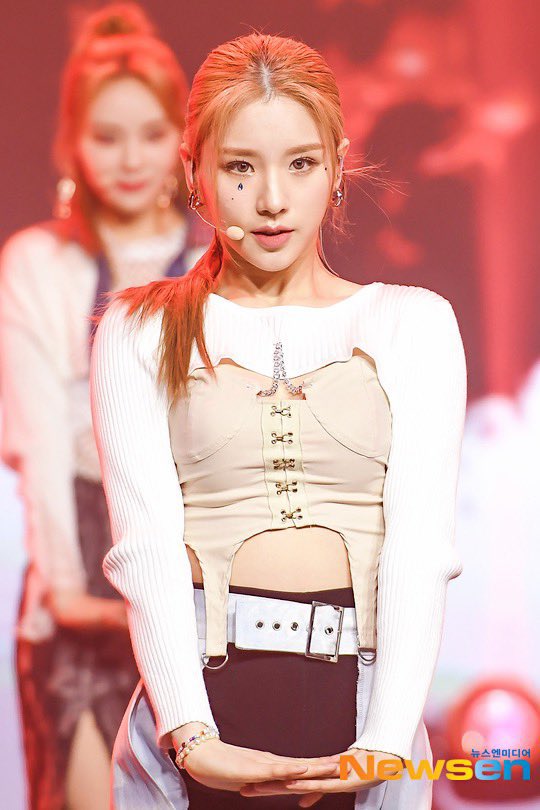 hourly heejin (@jhjhourly) on Twitter photo 